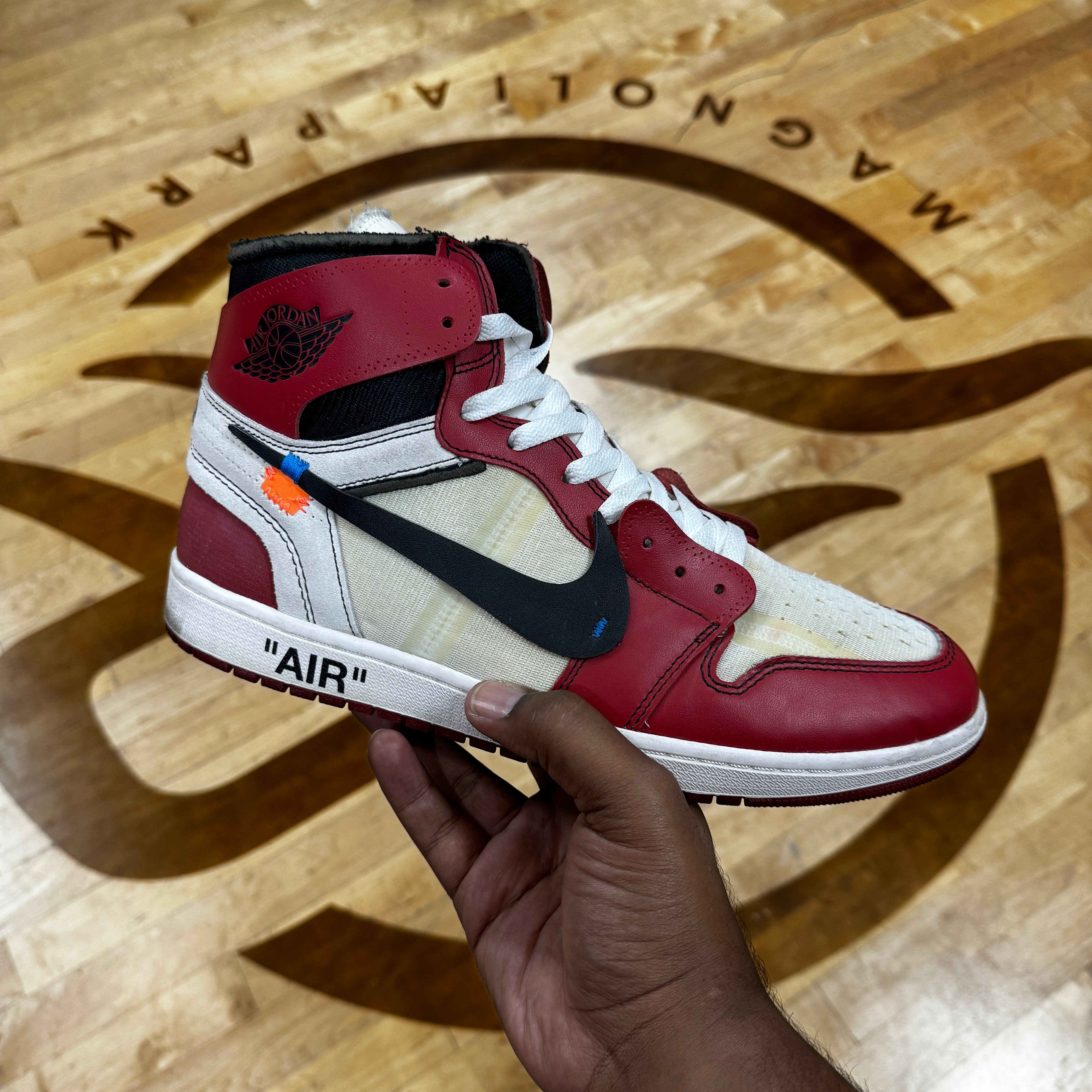 Off-White × Nike Air Jordan 1 chicago Michael Jordan Autographed Nike Air Jordan 1 Retro High Off-White