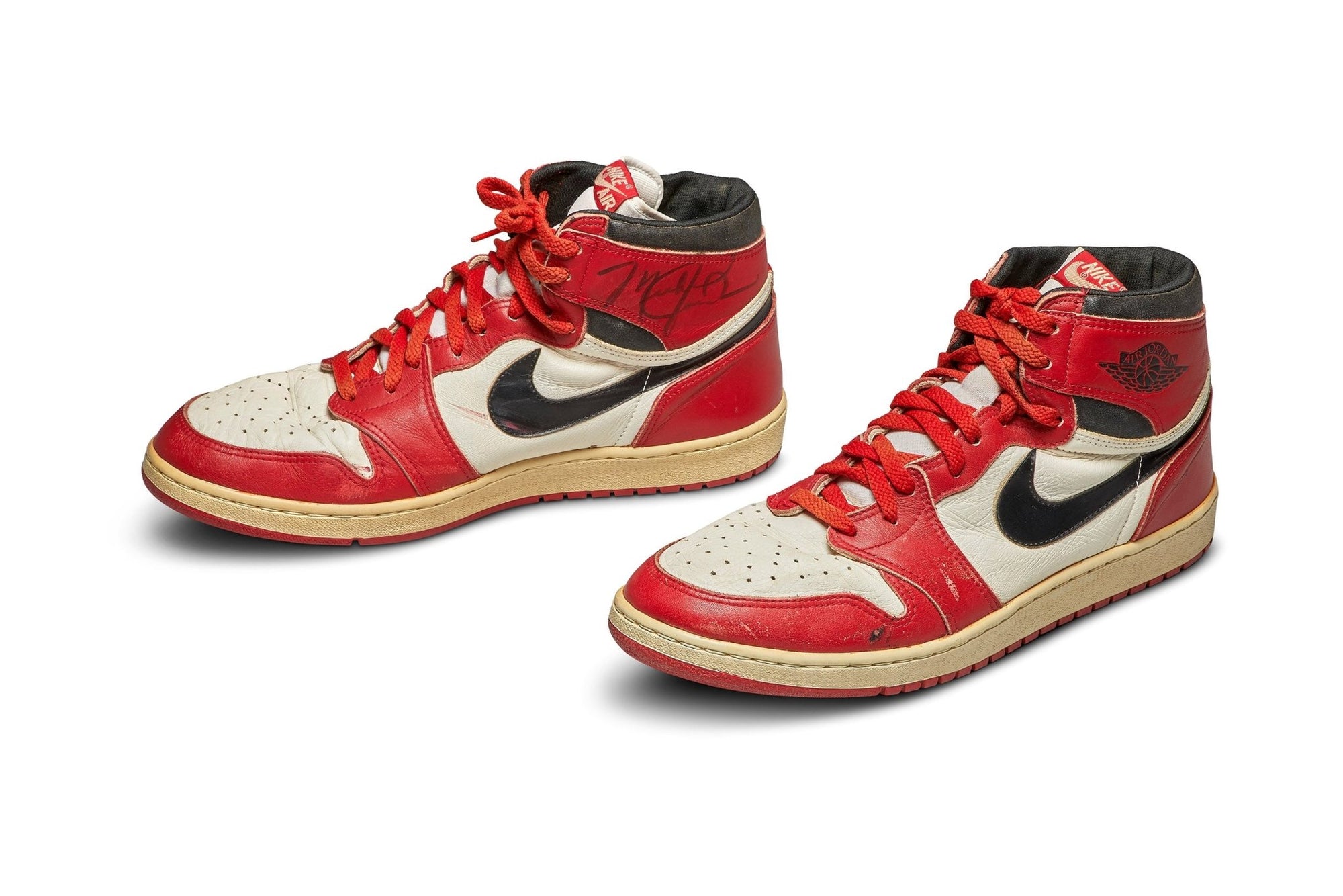 USED SNEAKERS - The Magnolia Park