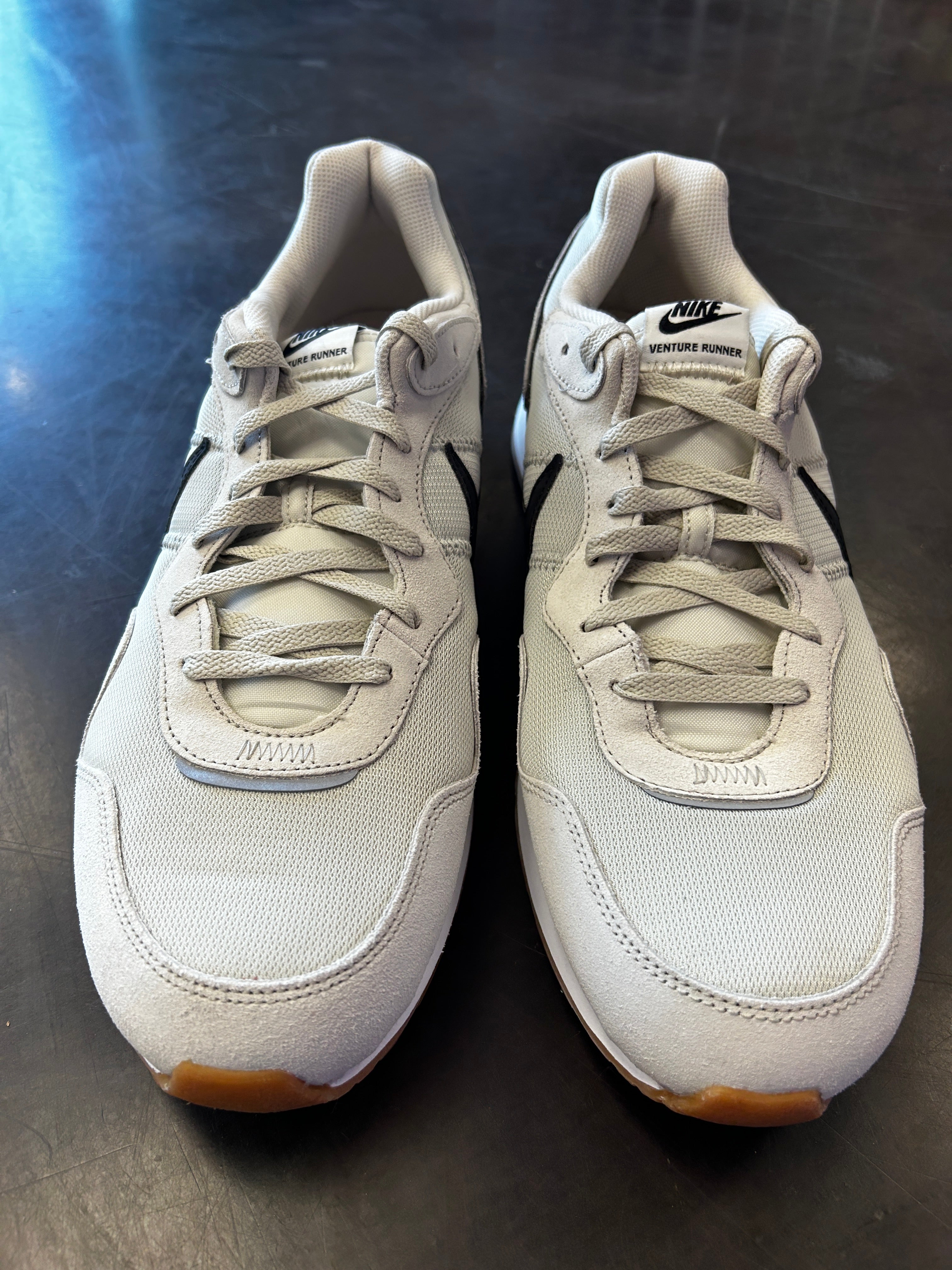 Nike Venture Runner Light Bone