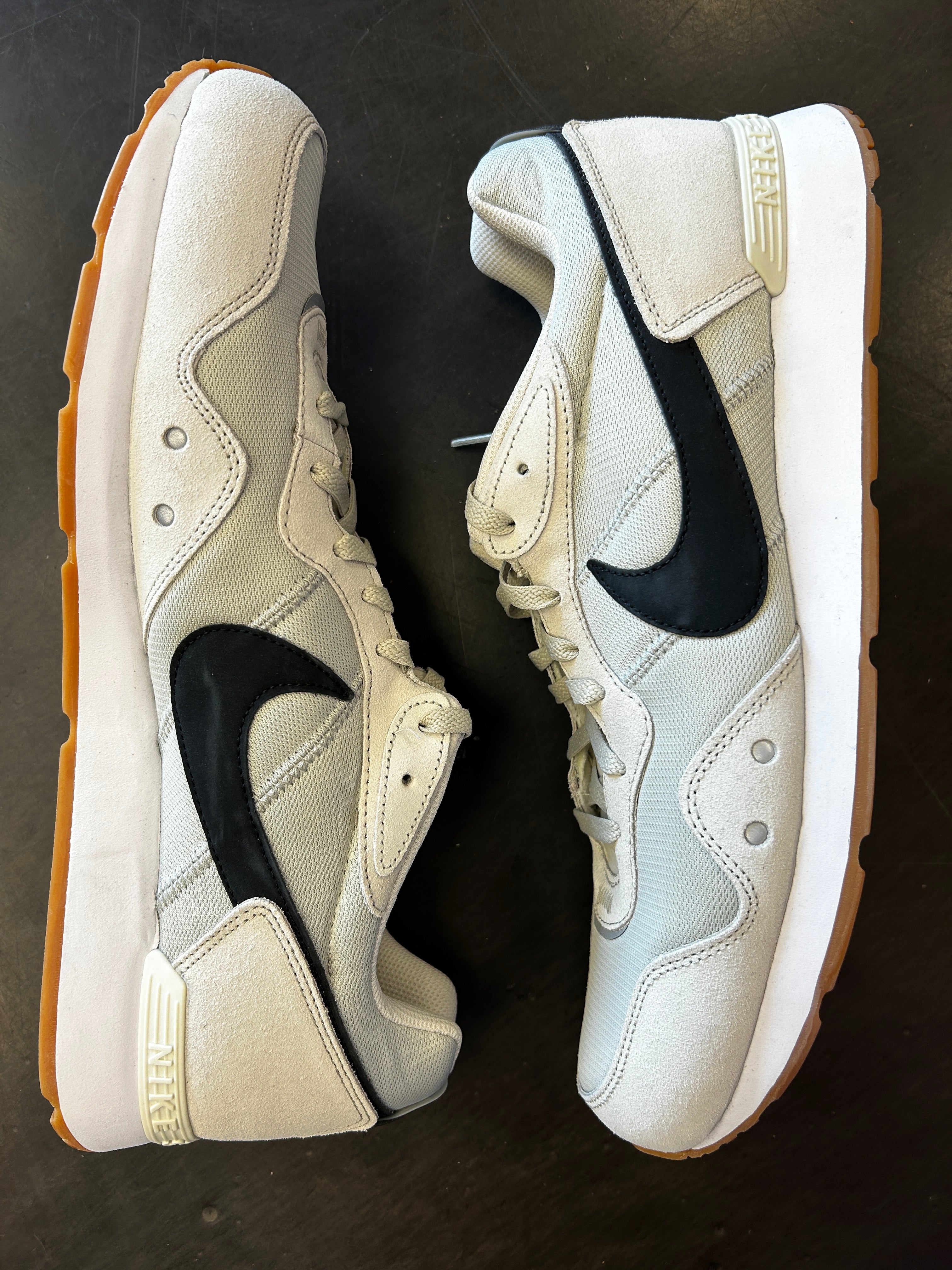 Nike Venture Runner Light Bone
