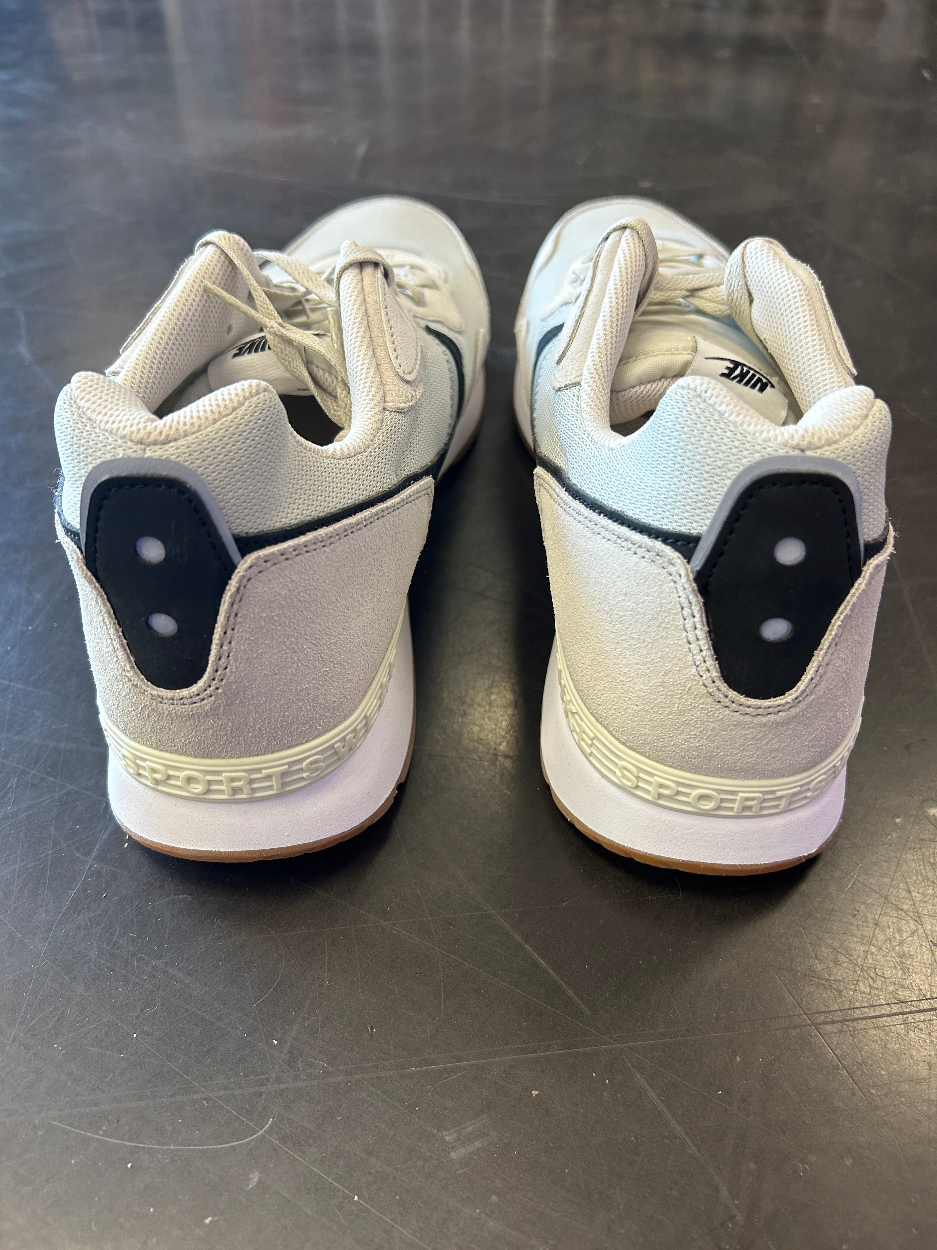 Nike Venture Runner Light Bone